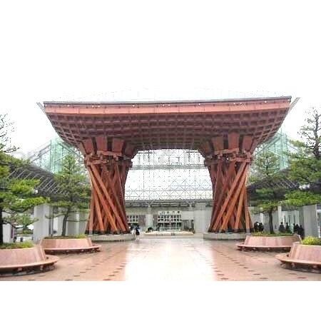 金沢駅兼六園口（東口）：1100m