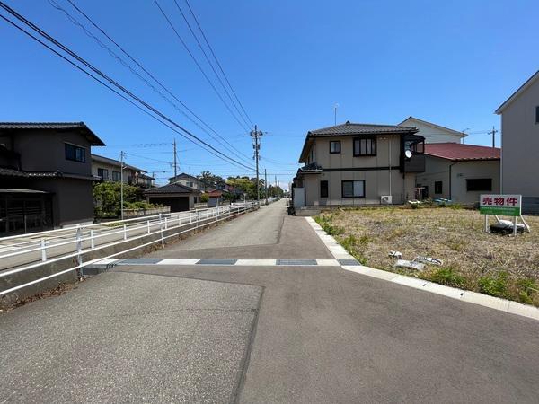 安宅町分譲地７号地 前面道路含む現地写真