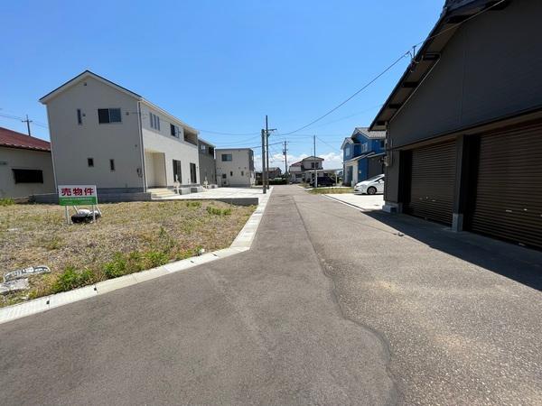 安宅町分譲地７号地 前面道路含む現地写真