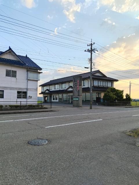 小松市御館町売り住宅付き店舗 外観