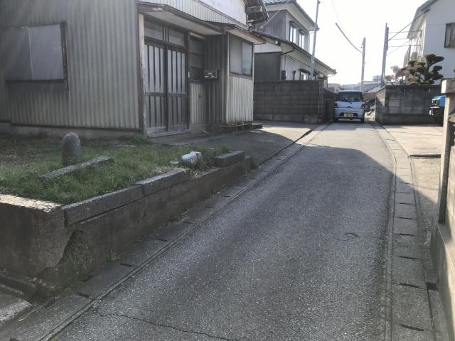 小松市島町の売土地 前面道路含む現地写真