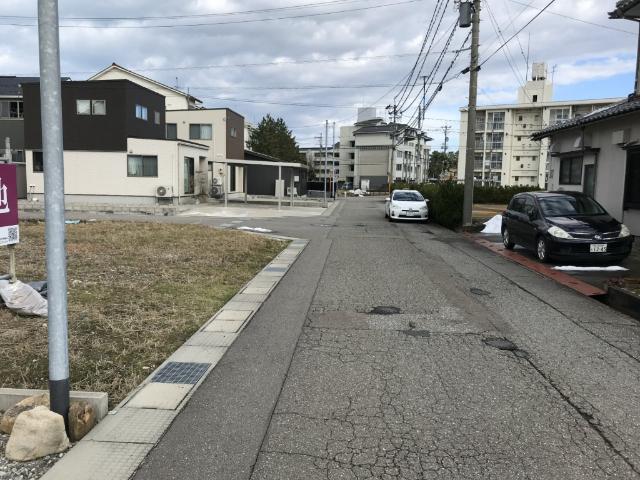 小松市安宅町の土地 前面道路含む現地写真