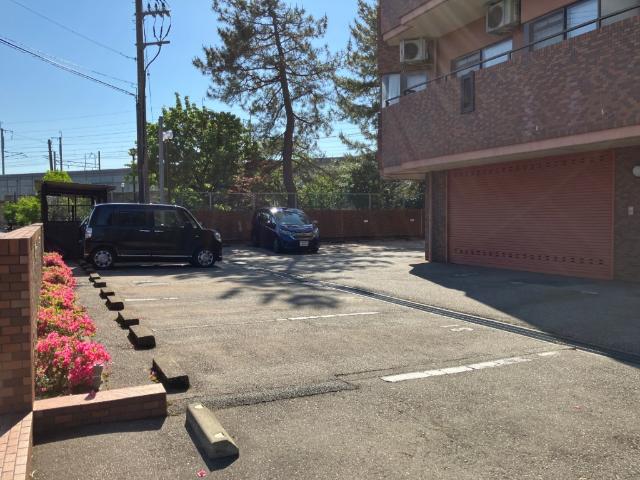 信開ドムス三社 駐車場