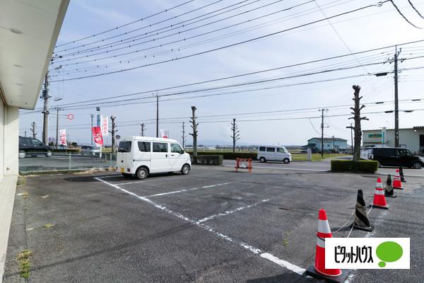 中里店舗 駐車場