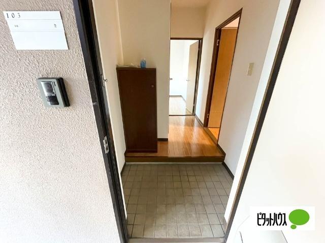 グレイス参番館（103） 玄関