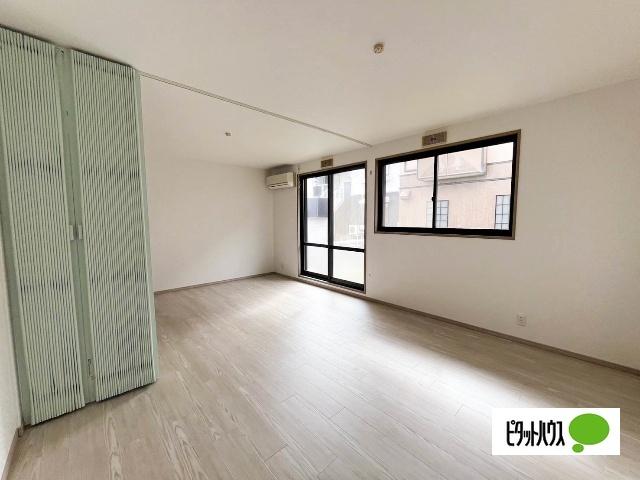 西添町戸建（C） リビング