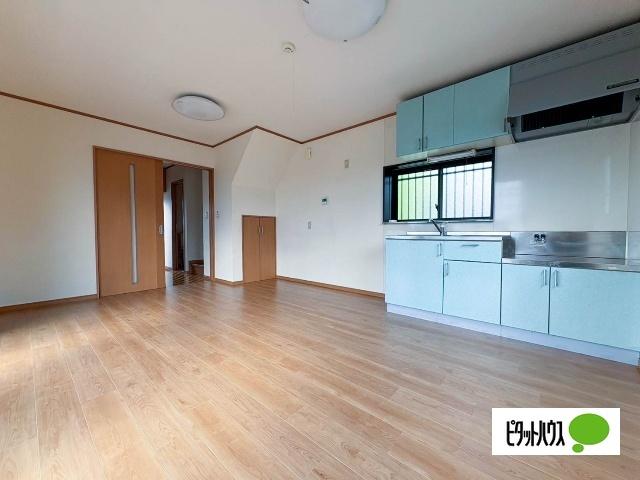 比奈戸建借家（C） リビング