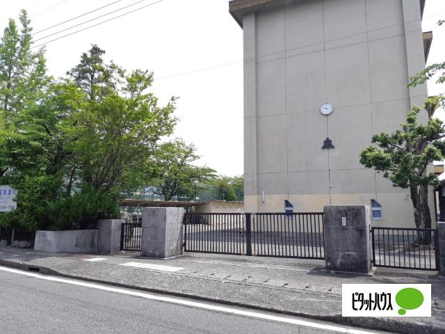 富士宮市立富士宮第一中学校：595m