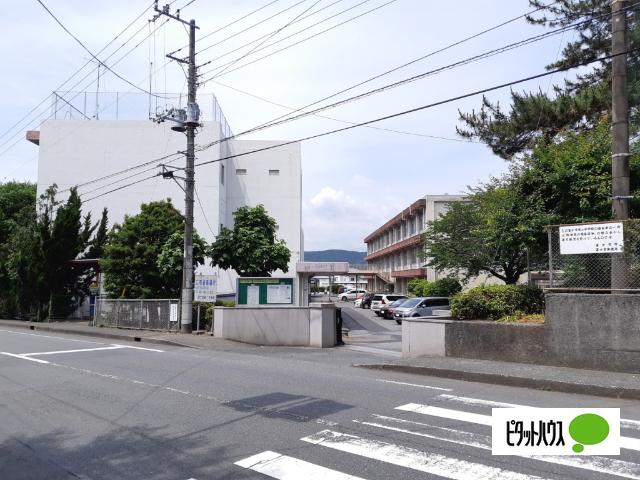 富士宮市立富士宮第二中学校：896m