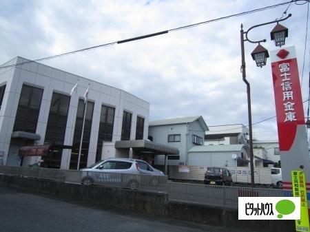 富士信用金庫鷹岡支店：510m