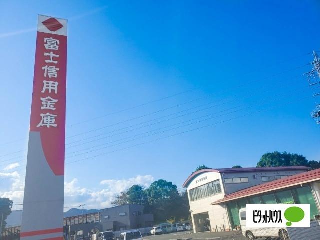 富士信用金庫岩松支店：349m