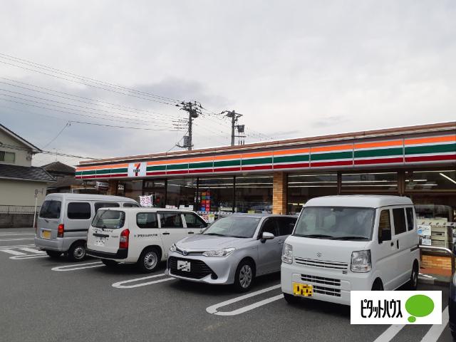 セブンイレブン富士市伝法店：210m