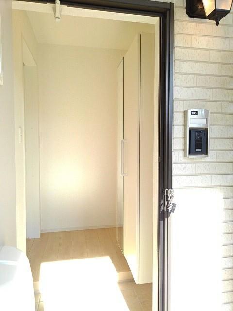 ブリッジハウス（105） 玄関