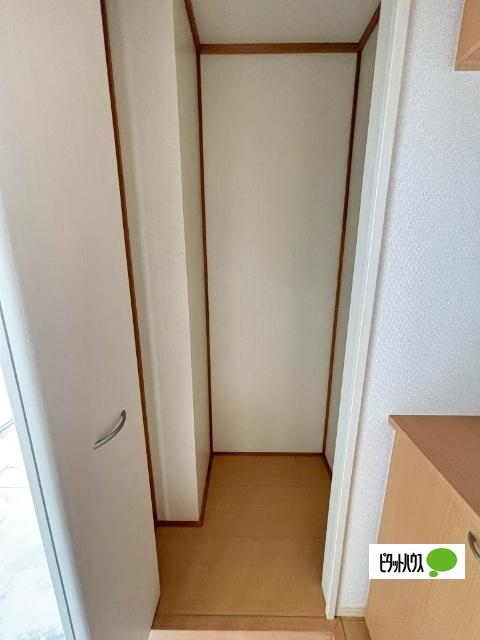 ヴィラ　ソレイユ（101） 収納