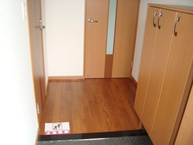 アドラブールＦ 玄関