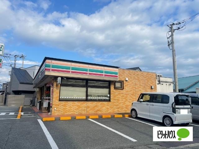 セブンイレブン富士市横割店：332m