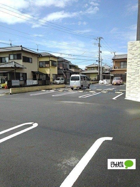 ベルクレール（303） 駐車場