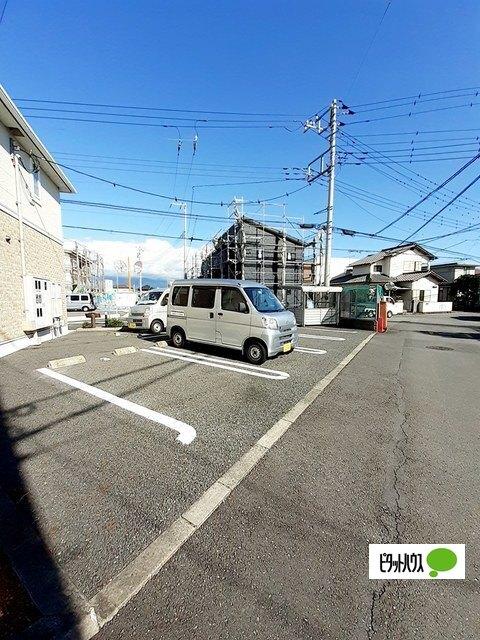 トリアングル　ビレッジ（102） 駐車場