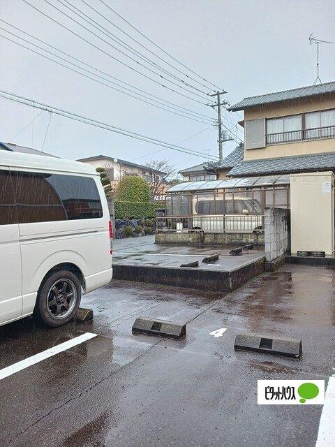 ラフィネＴ（101） 駐車場