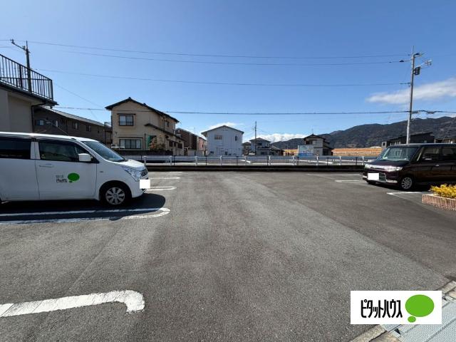 ルミナーレ（202） 駐車場
