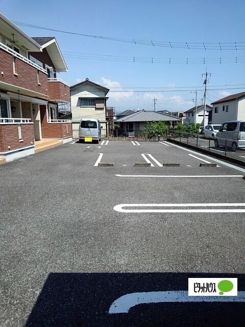 リバーサイドＣ（201） 駐車場