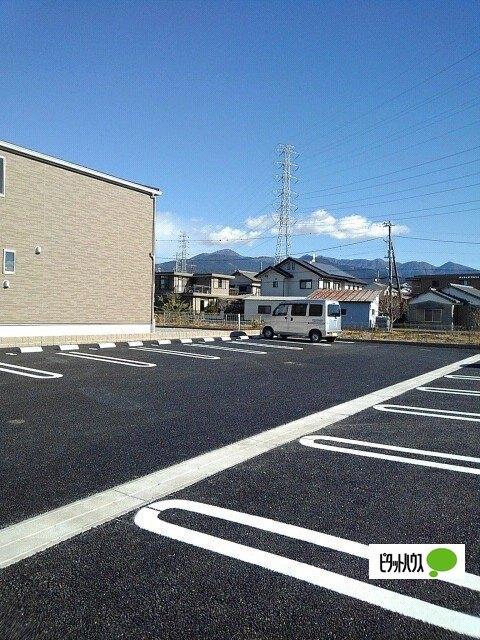 クリスタル・レジデンス（205） 駐車場
