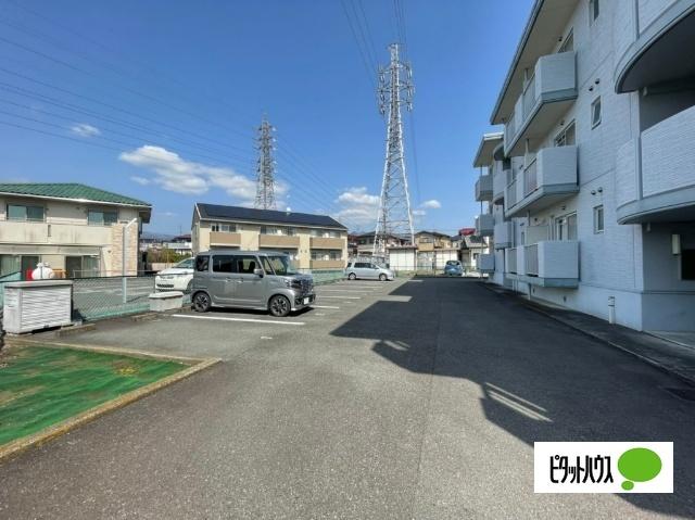 シャルマン駿河台（201） 駐車場