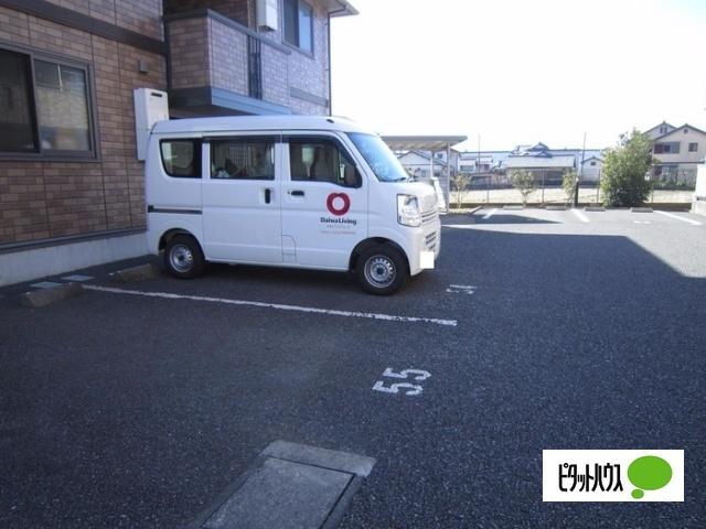 トリヴァンベール　Ｃ（101） 駐車場