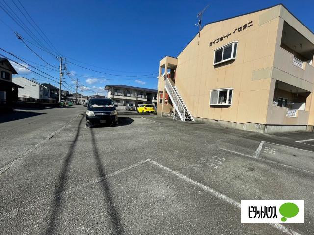 ライフポートイセタニ 駐車場