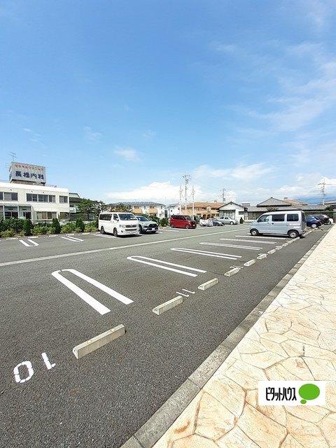 グランエストⅦ（102） 駐車場