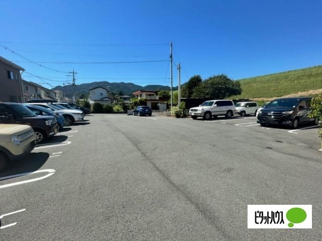 クレシア 駐車場
