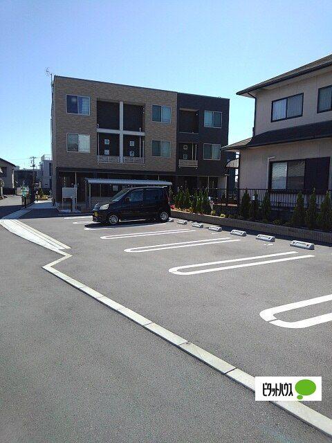 アリエ　アンベル（302） 駐車場