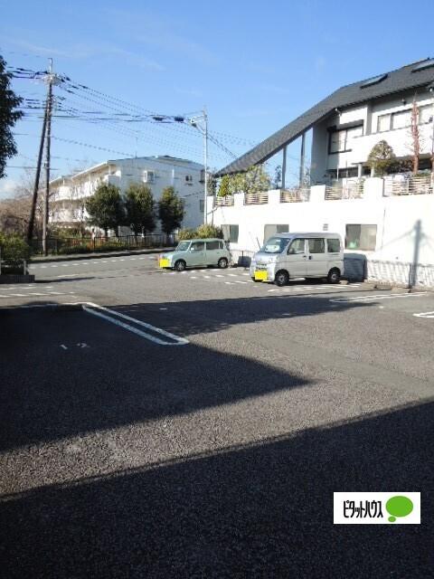 クレ−ルＫＭＦ・Ａ（101） 駐車場