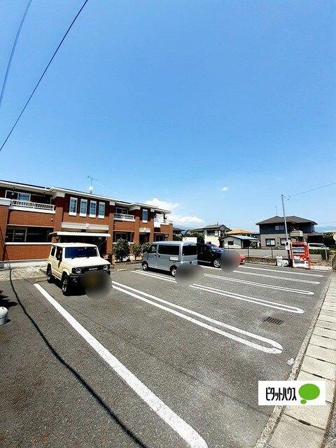 エバー　グリーン（203） 駐車場