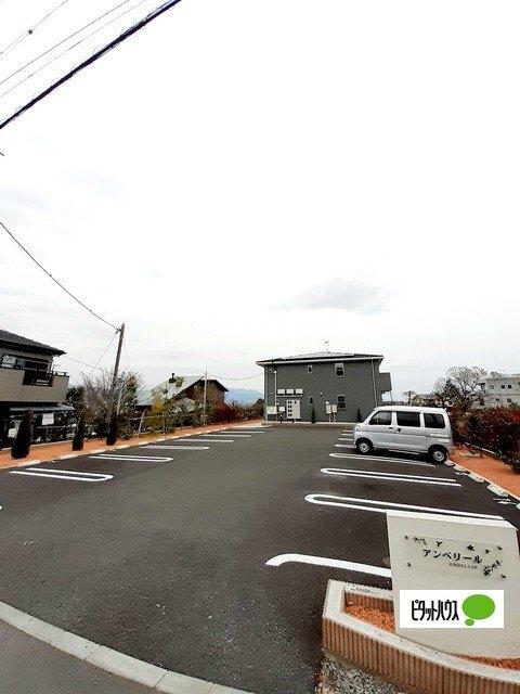 アンベリール（205） 駐車場