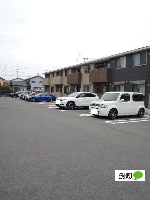 フルール・クレアⅢ（102） 駐車場