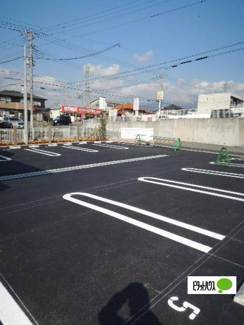 ユネリア（206） 駐車場