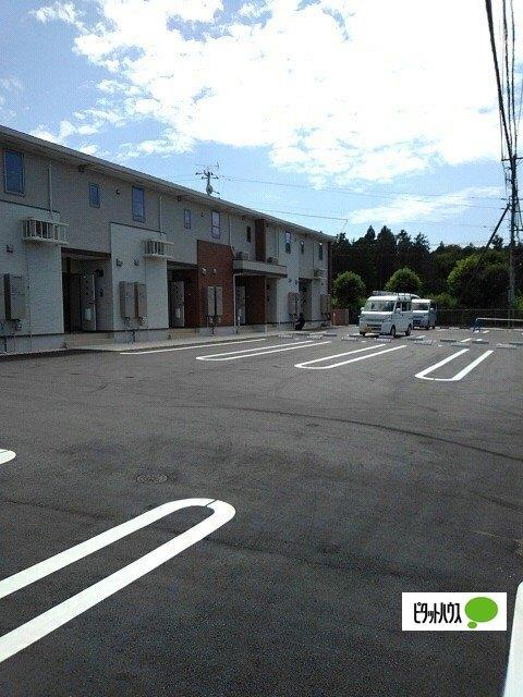 ルピナス（106） 駐車場