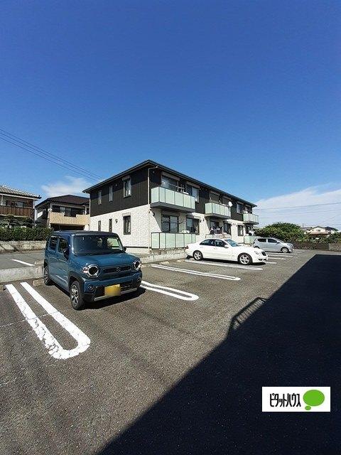 パールハイツ秋山（201） 駐車場