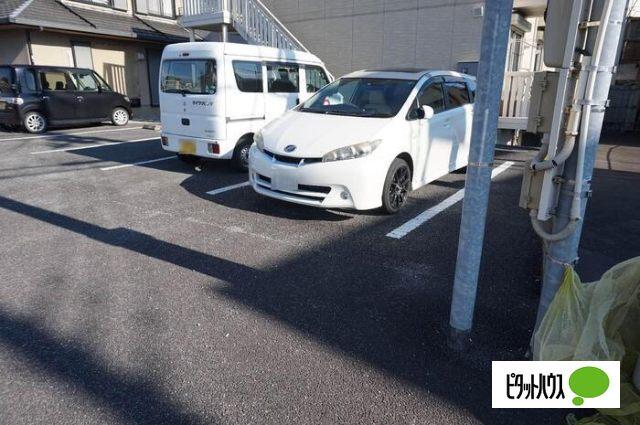 リヴェール　アンジュ（102） 駐車場
