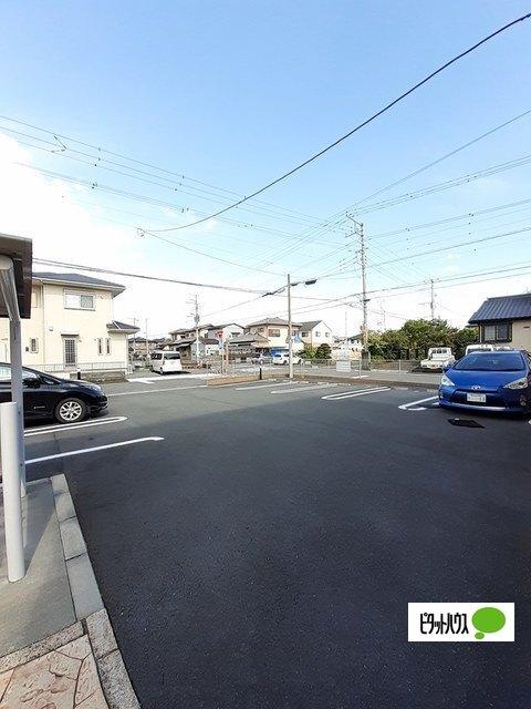 ルミウス（103） 駐車場