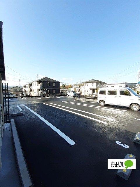 ヒルズ（205） 駐車場