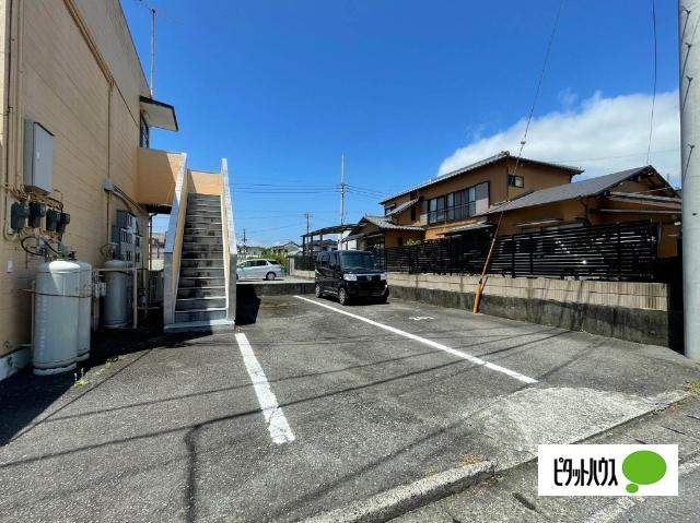 D'sビル（102） 駐車場
