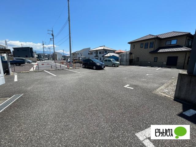 多居夢（105） 駐車場