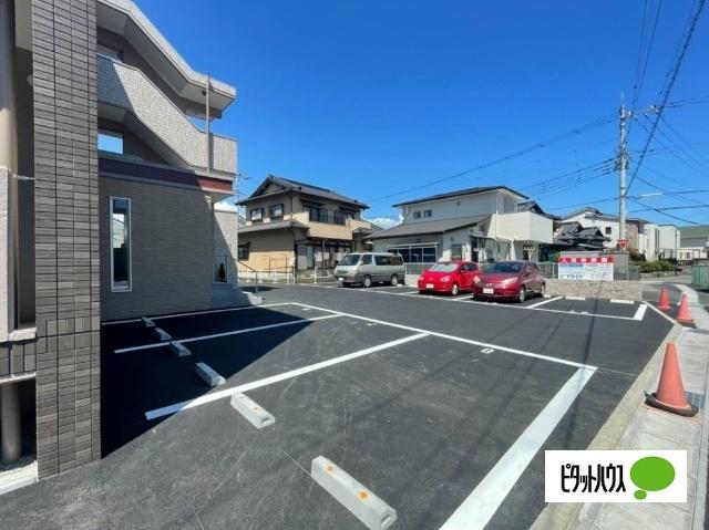 シャイン（201） 駐車場