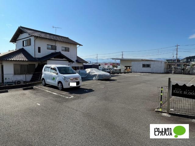 EXCE BLOOM（103） 駐車場