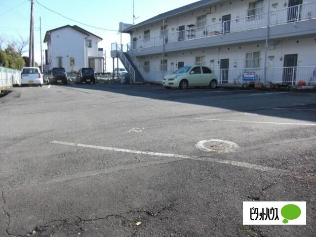 ハイネス本花守（202） 駐車場