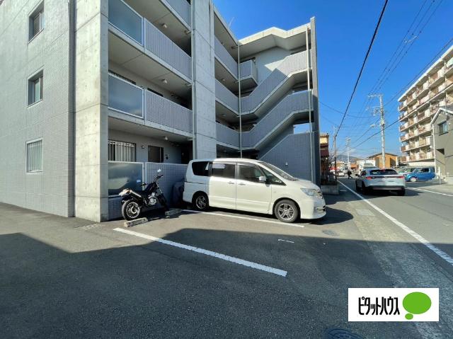 カーサ・フローレス（401） 駐車場