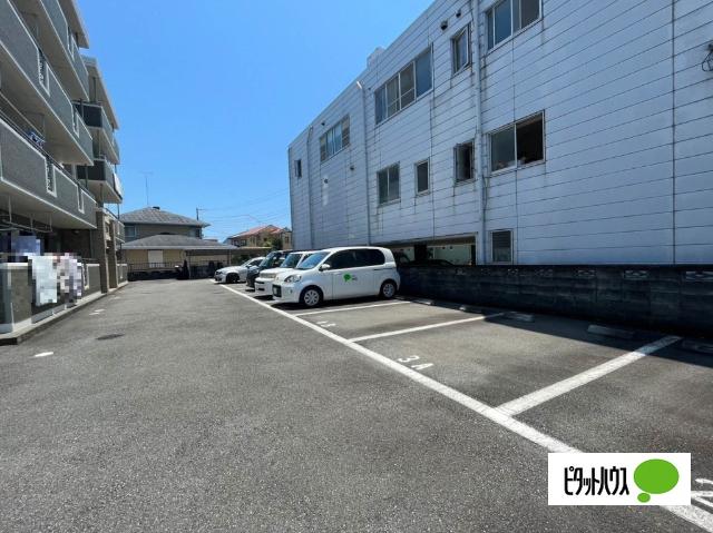 アンシュール（2B） 駐車場