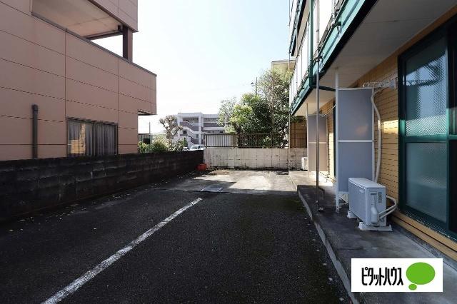 メゾン・ド・ケイ（203） 駐車場